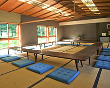 [Great banquet room with 100 tatami mats]